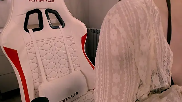 Snapshot of Babby_Rabbit chatting on 12/14/25, 01:49 Babby Rabbit online show from 12/14/25, 01:49