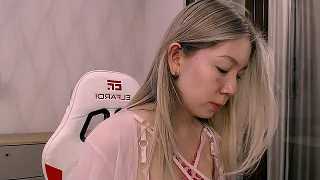 Snapshot of Babby_Rabbit chatting on 12/19/25, 02:35 Babby Rabbit online show from 12/19/25, 02:35