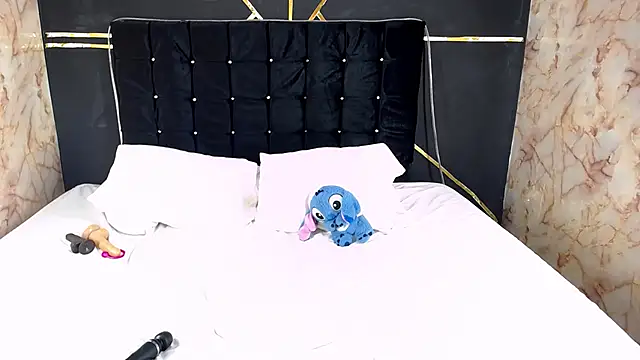 Snapshot of AmandaRobers chatting on 12/12/24, 05:37 AmandaRobers online show from 12/12/24, 05:37