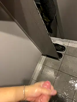 Snapshot of Loco42- chatting on 10/12/25, 01:21 Loco42- online show from 10/12/25, 01:21