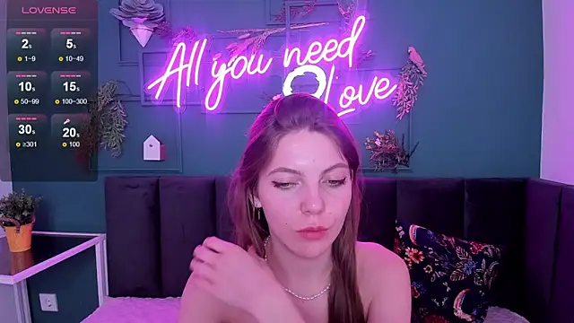 marie reyes  online show from 12/28/24, 04:51