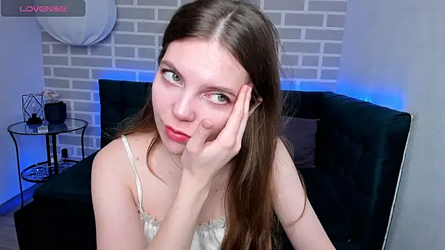 marie reyes  online show from 10/12/25, 01:48