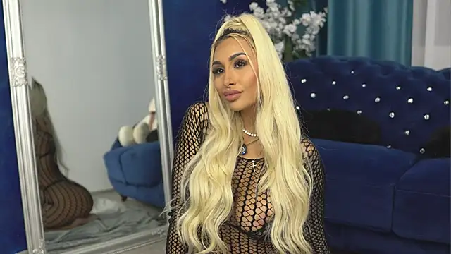 Snapshot of GoldenAmber chatting on 09/14/25, 07:02 GoldenAmber online show from 09/14/25, 07:02