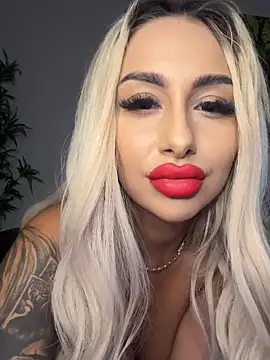 Snapshot of GoldenAmber chatting on 11/29/25, 07:06 GoldenAmber online show from 11/29/25, 07:06