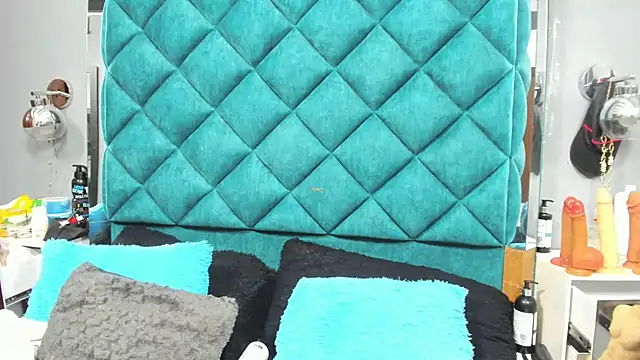 PENELOPELEWISs online show from 05/17/26, 10:50