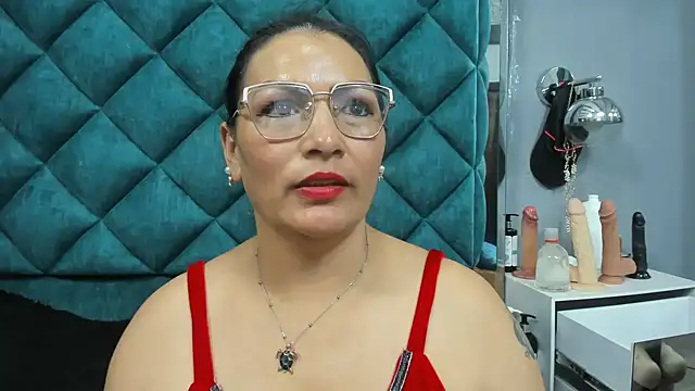 PENELOPELEWISs online show from 05/18/26, 04:07