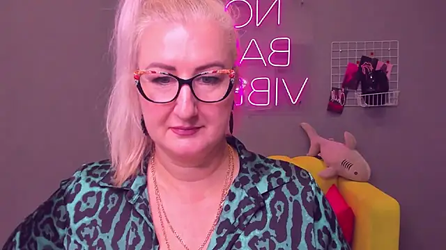 ChristyBrooks online show from 12/25/24, 03:28