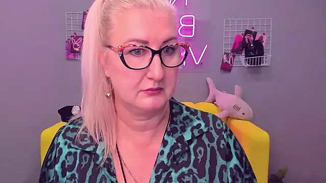ChristyBrooks online show from 12/29/24, 03:57