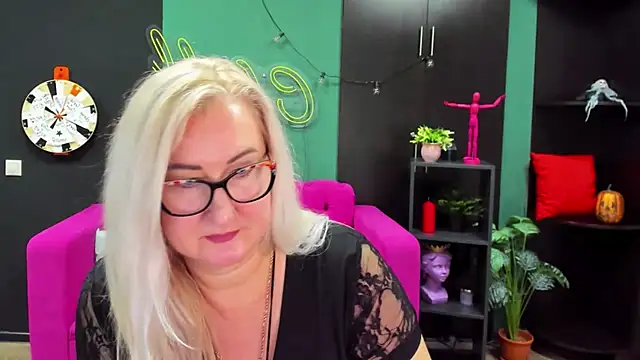 ChristyBrooks online show from 01/03/25, 01:47