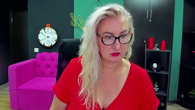 Snapshot of ChristyBrooks chatting on 09/24/25, 01:25 ChristyBrooks online show from 09/24/25, 01:25