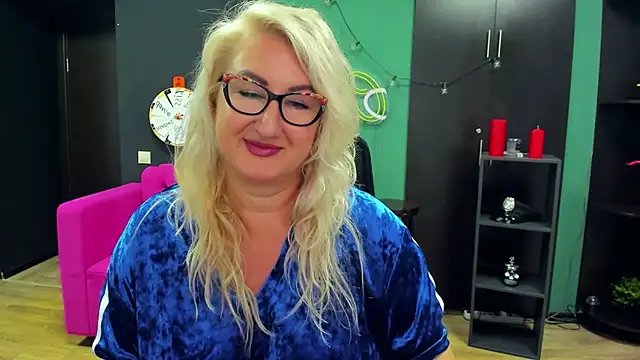 Snapshot of ChristyBrooks chatting on 10/01/25, 01:17 ChristyBrooks online show from 10/01/25, 01:17