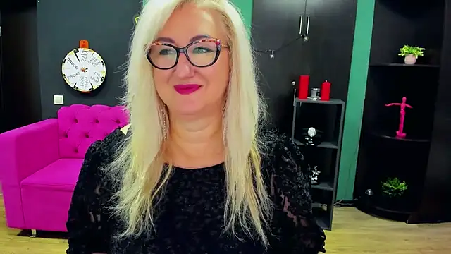 Snapshot of ChristyBrooks chatting on 10/11/25, 12:15 ChristyBrooks online show from 10/11/25, 12:15