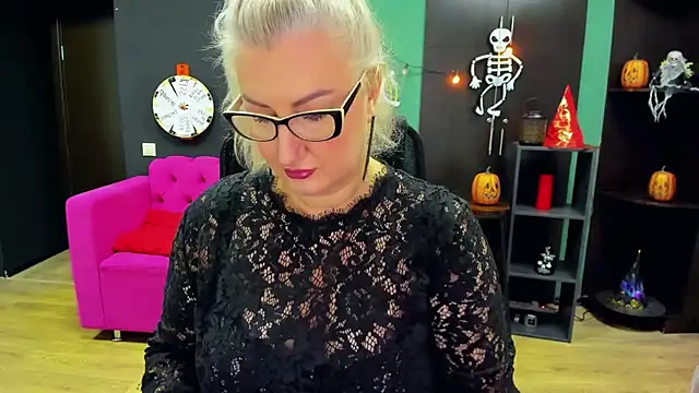 Snapshot of ChristyBrooks chatting on 10/25/25, 10:12 ChristyBrooks online show from 10/25/25, 10:12