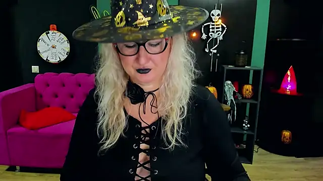 Snapshot of ChristyBrooks chatting on 10/31/25, 09:10 ChristyBrooks online show from 10/31/25, 09:10