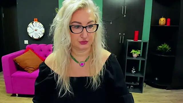 Snapshot of ChristyBrooks chatting on 11/04/25, 07:18 ChristyBrooks online show from 11/04/25, 07:18