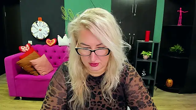 Snapshot of ChristyBrooks chatting on 11/12/25, 06:14 ChristyBrooks online show from 11/12/25, 06:14