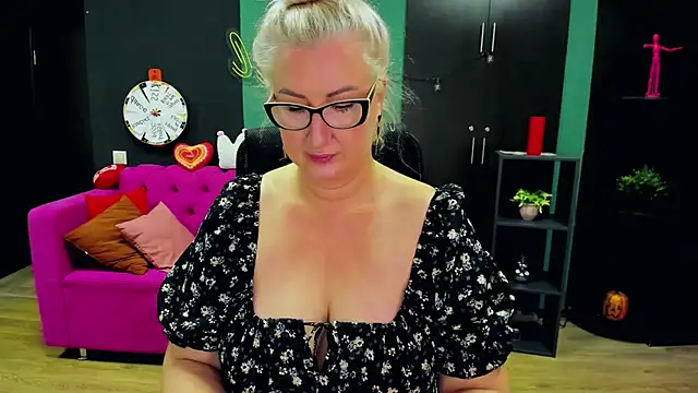 Snapshot of ChristyBrooks chatting on 11/18/25, 06:51 ChristyBrooks online show from 11/18/25, 06:51