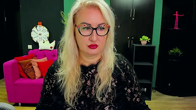 Snapshot of ChristyBrooks chatting on 11/25/25, 05:18 ChristyBrooks online show from 11/25/25, 05:18