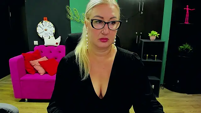 Snapshot of ChristyBrooks chatting on 11/29/25, 06:16 ChristyBrooks online show from 11/29/25, 06:16