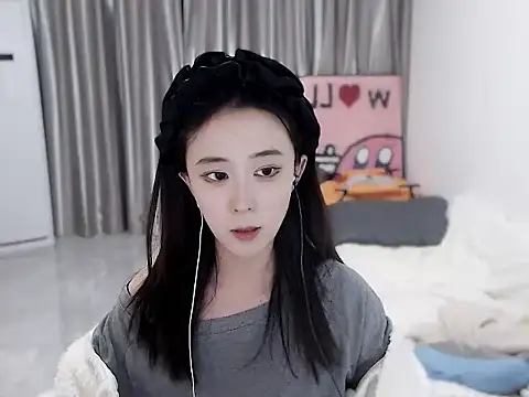 Snapshot of LOLO-yaya chatting on 12/13/24, 01:12 LOLO-yaya online show from 12/13/24, 01:12