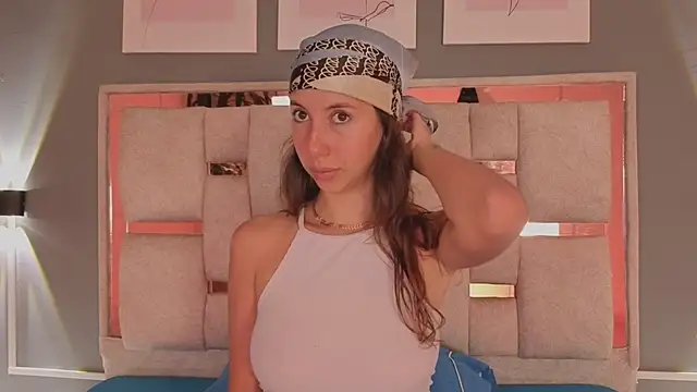 Snapshot of jolie_lov chatting on 09/23/25, 01:14 jolie lov online show from 09/23/25, 01:14