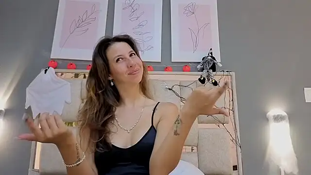 Snapshot of jolie_lov chatting on 10/02/25, 01:07 jolie lov online show from 10/02/25, 01:07