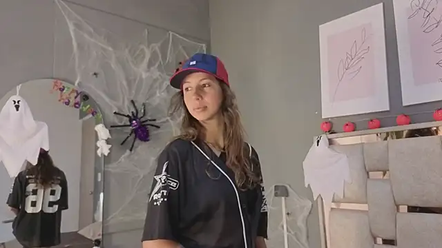 Snapshot of jolie_lov chatting on 10/16/25, 01:01 jolie lov online show from 10/16/25, 01:01