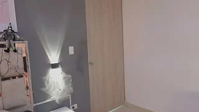 Snapshot of jolie_lov chatting on 10/20/25, 01:11 jolie lov online show from 10/20/25, 01:11