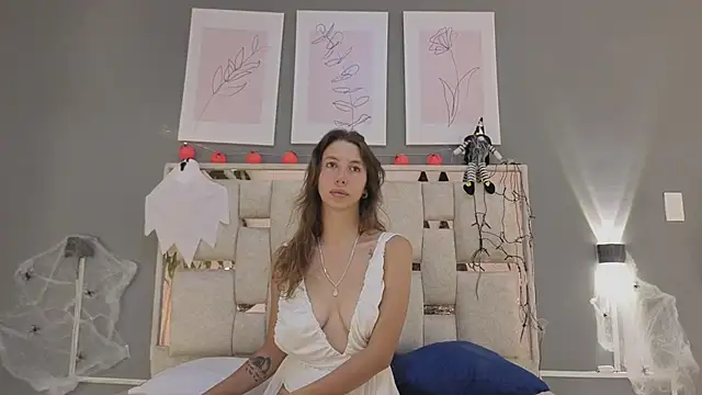 Snapshot of jolie_lov chatting on 10/29/25, 01:24 jolie lov online show from 10/29/25, 01:24