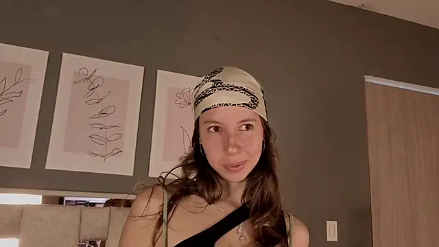 Snapshot of jolie_lov chatting on 11/19/25, 01:33 jolie lov online show from 11/19/25, 01:33