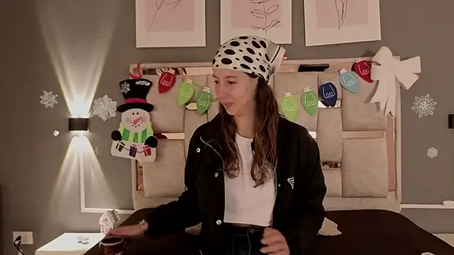 Snapshot of jolie_lov chatting on 11/22/25, 01:10 jolie lov online show from 11/22/25, 01:10