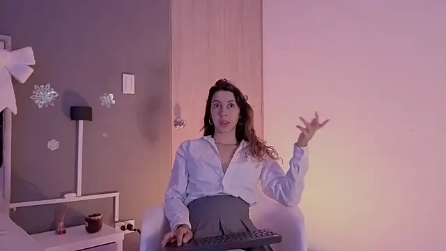 Snapshot of jolie_lov chatting on 11/28/25, 01:25 jolie lov online show from 11/28/25, 01:25