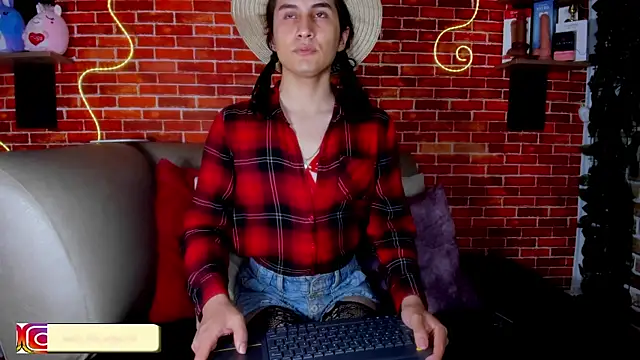 Snapshot of andy_angell1 chatting on 10/08/25, 12:03 andy angell1 online show from 10/08/25, 12:03