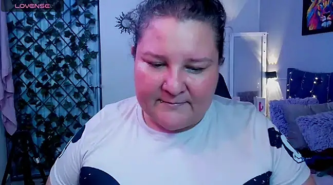Snapshot of julieta_733 chatting on 12/17/24, 05:15 julieta 733 online show from 12/17/24, 05:15