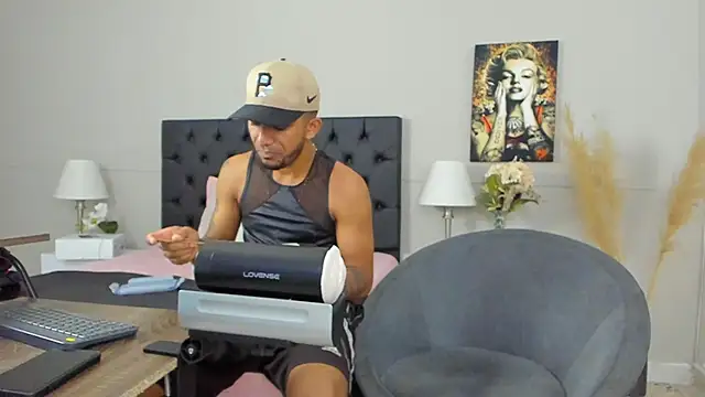 Snapshot of Robin_Rief chatting on 01/29/25, 06:54 Robin Rief online show from 01/29/25, 06:54