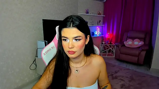 Snapshot of AlluringAriel chatting on 11/08/25, 12:27 AlluringAriel online show from 11/08/25, 12:27