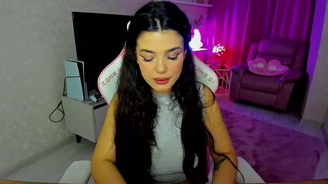 Snapshot of AlluringAriel chatting on 11/10/25, 06:18 AlluringAriel online show from 11/10/25, 06:18