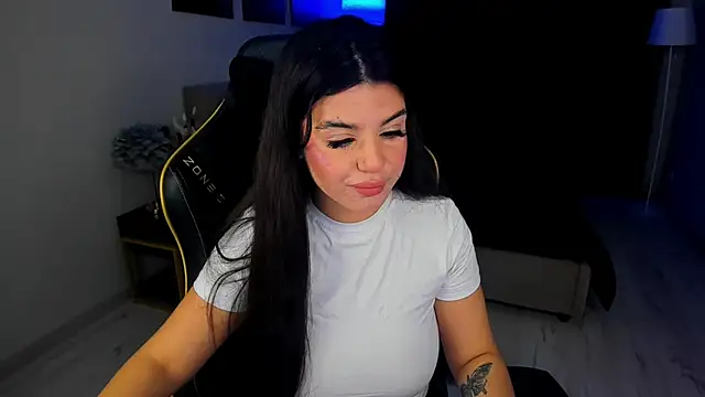 Snapshot of AlluringAriel chatting on 11/24/25, 07:35 AlluringAriel online show from 11/24/25, 07:35