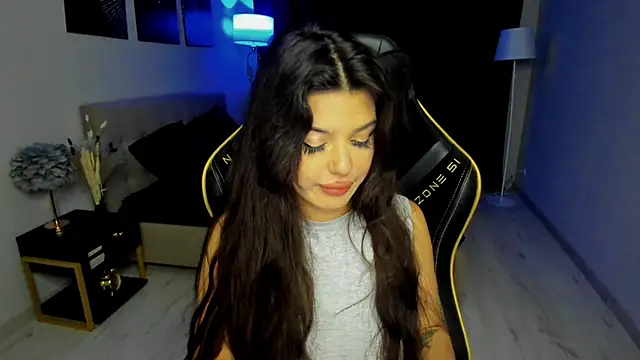 Snapshot of AlluringAriel chatting on 12/04/25, 11:41 AlluringAriel online show from 12/04/25, 11:41