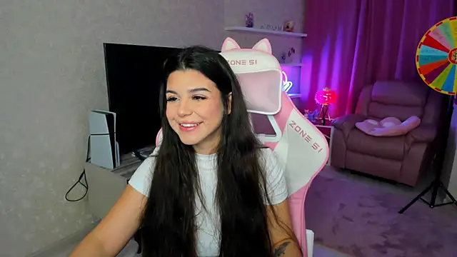 Snapshot of AlluringAriel chatting on 12/05/25, 07:32 AlluringAriel online show from 12/05/25, 07:32