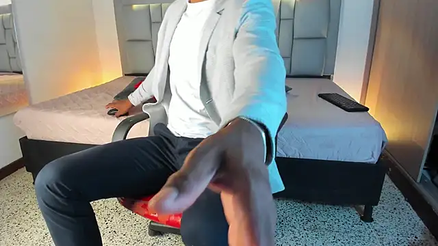 JEFFREY COTTOM online show from 02/10/25, 07:49