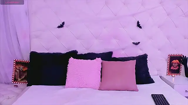 Snapshot of Valerik_cano1 chatting on 10/23/25, 02:05 Valerik cano1 online show from 10/23/25, 02:05