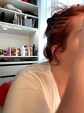 Engel mia online show from 10/16/25, 01:23