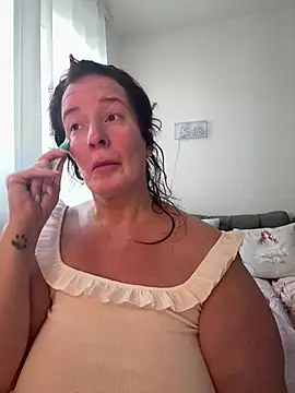 Engel mia online show from 07/27/26, 10:22