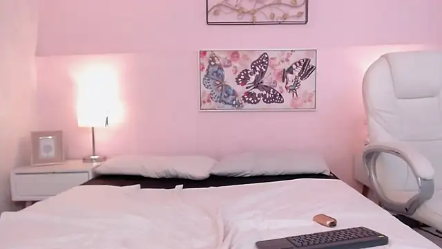 Snapshot of sara17_ chatting on 11/02/25, 04:15 sara17 online show from 11/02/25, 04:15