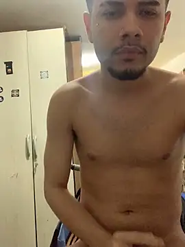 thguinho13 online show from 12/28/24, 03:58