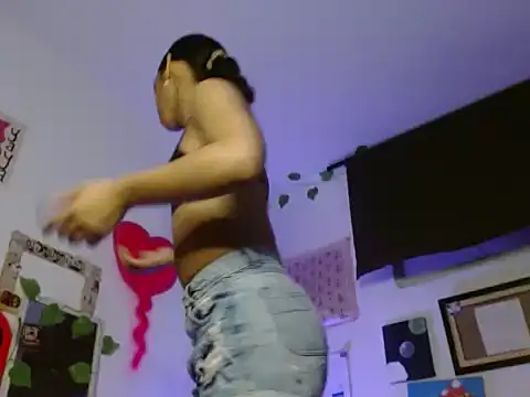 Melody200420 online show from 10/27/25, 11:20