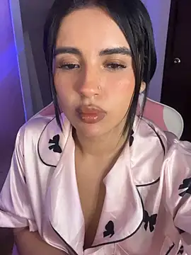 Emily-14 online show from 05/06/26, 03:57