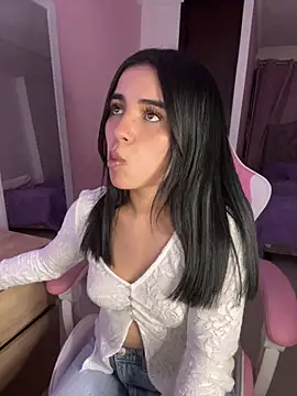 Emily-14 online show from 05/19/26, 06:09