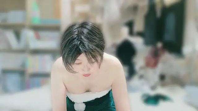 Snapshot of morikawa_sayaka chatting on 12/22/25, 11:46 morikawa sayaka online show from 12/22/25, 11:46
